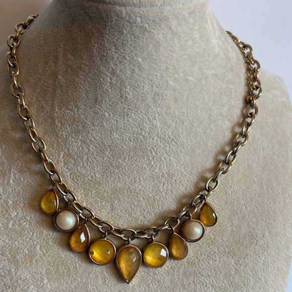 Gold Tone Necklace Amber Lucite Teardrop Charm Statement Pearl Accent - Picture 2 of 6